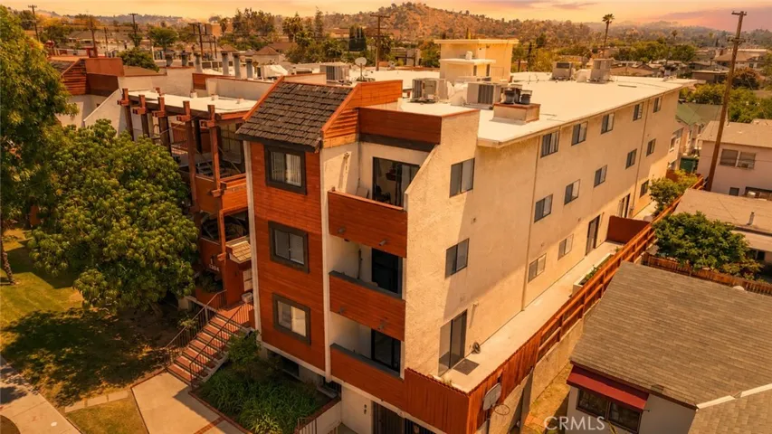 1304 Stanley 10, Glendale, California 91206