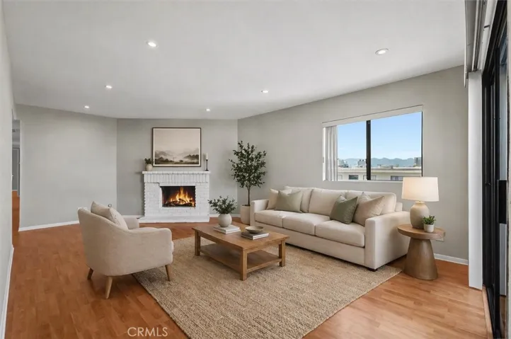 1304 Stanley 10, Glendale, California 91206