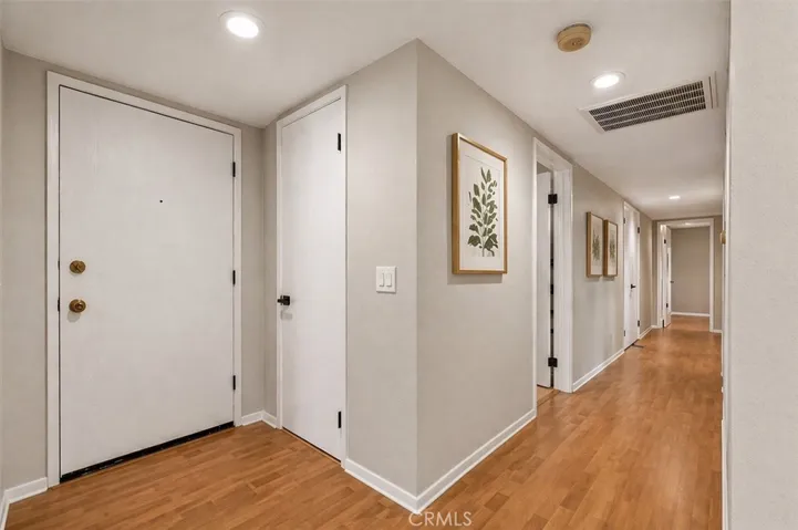 1304 Stanley 10, Glendale, California 91206