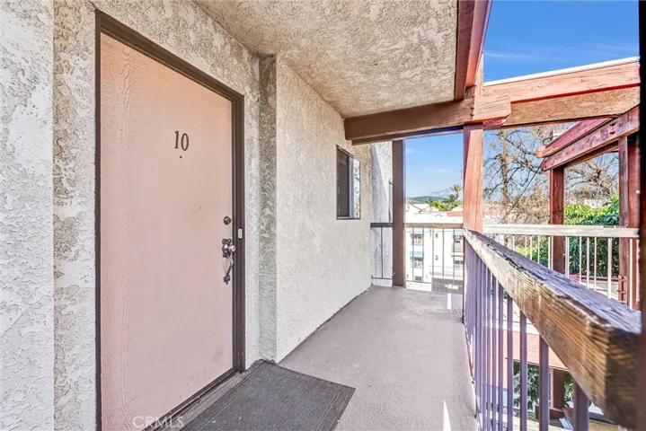 1304 Stanley 10, Glendale, California 91206