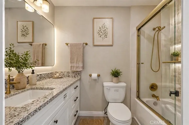 1304 Stanley 10, Glendale, California 91206