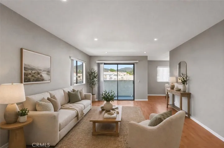 1304 Stanley 10, Glendale, California 91206