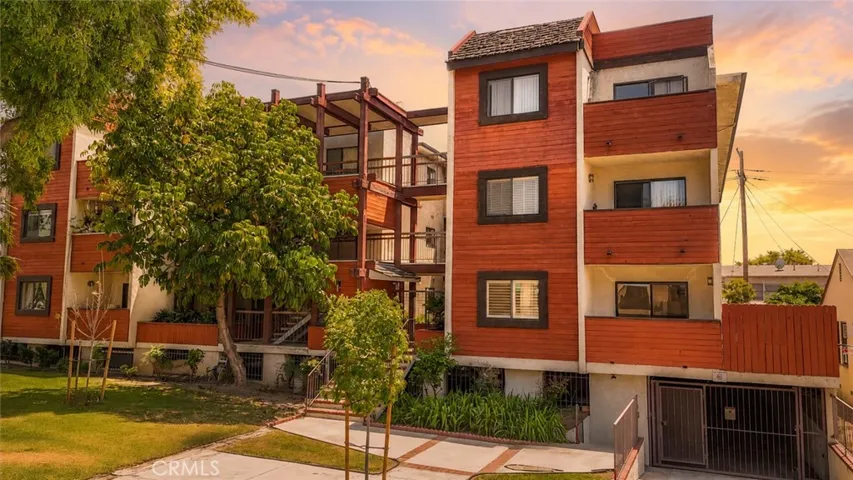 1304 Stanley 10, Glendale, California 91206