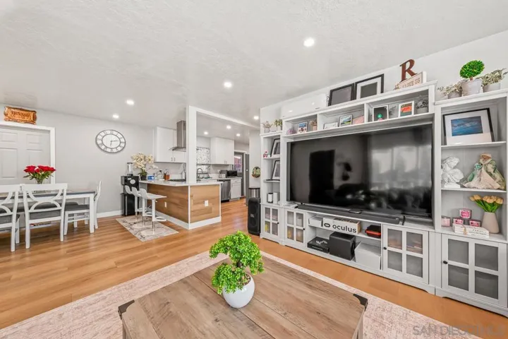 2458 Calle Tortuosa, San Diego, California 92139