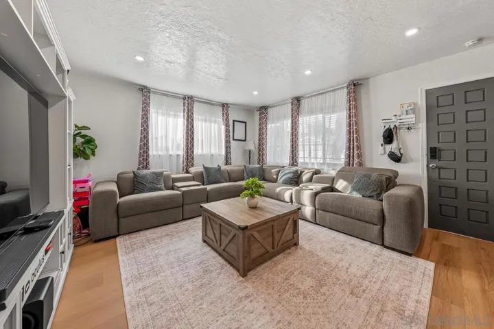 2458 Calle Tortuosa, San Diego, California 92139