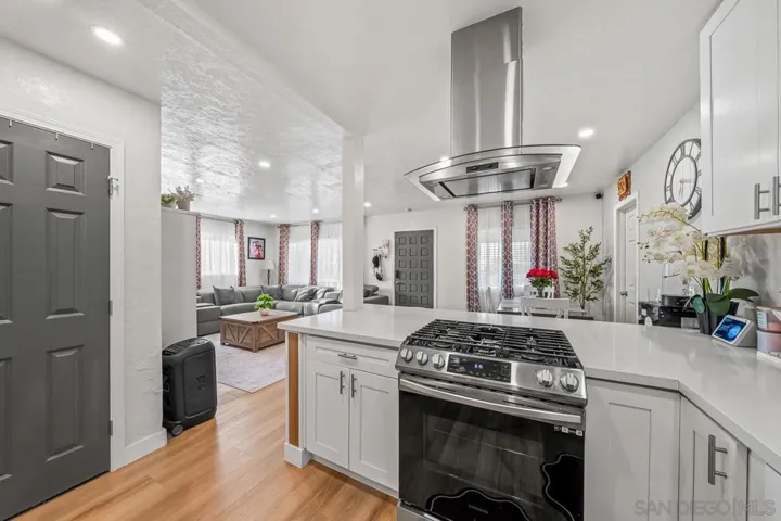 2458 Calle Tortuosa, San Diego, California 92139
