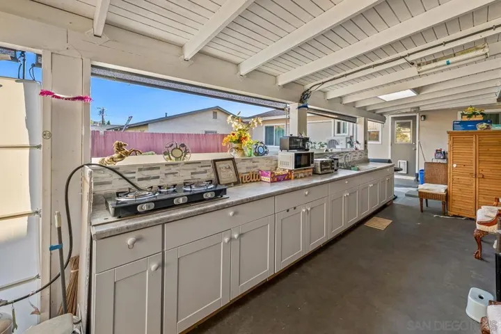 2458 Calle Tortuosa, San Diego, California 92139