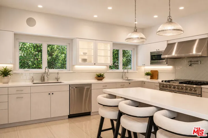 703 N Maple Drive, Beverly Hills, California 90210
