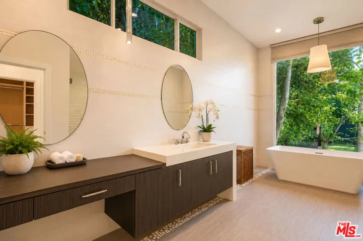 703 N Maple Drive, Beverly Hills, California 90210