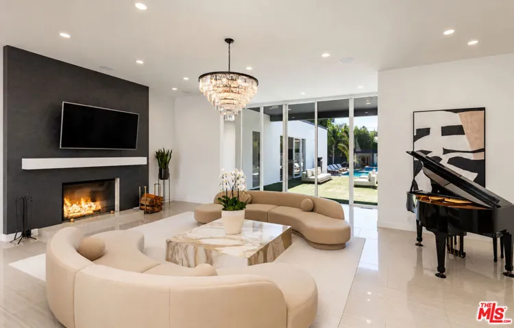 703 N Maple Drive, Beverly Hills, California 90210