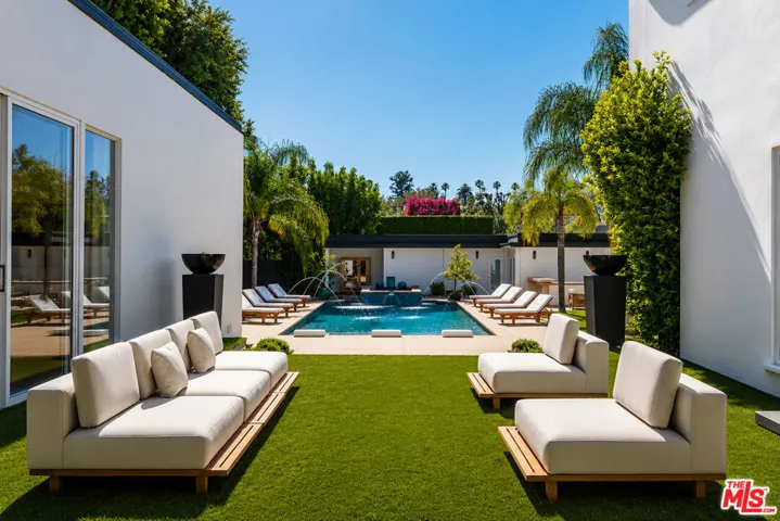 703 N Maple Drive, Beverly Hills, California 90210