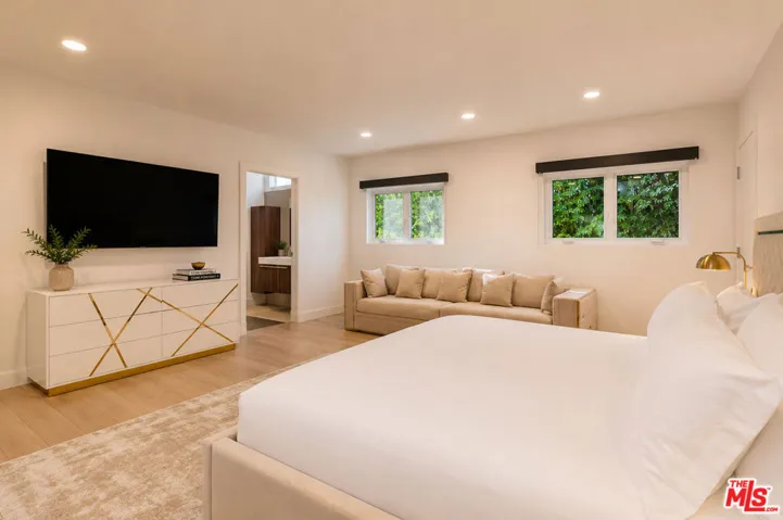 703 N Maple Drive, Beverly Hills, California 90210