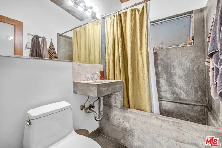 1547 Cerro Gordo Street, Los Angeles, California 90026