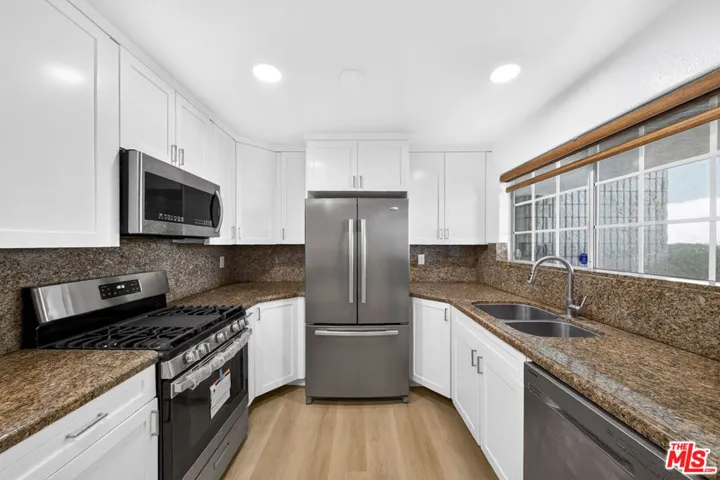 538 Glenwood Road 1, Glendale, California 91202