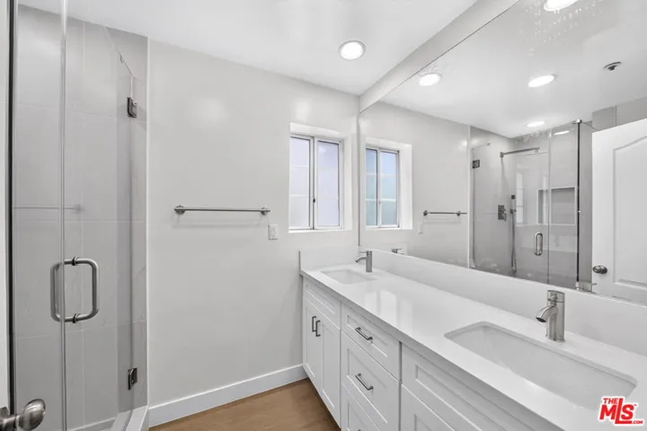 538 Glenwood Road 1, Glendale, California 91202