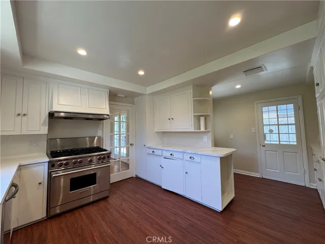 565 Sierra Vista, San Marino, California 91108