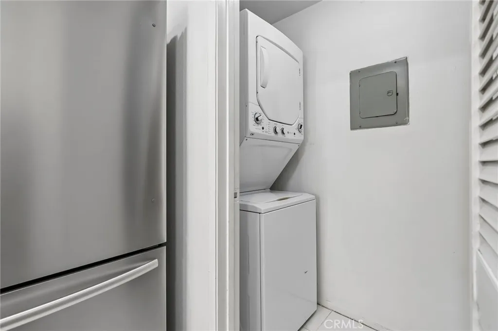 Indoor Laundry 17722 Sergio Cir, # 102 Huntington Beach, CA 92647
