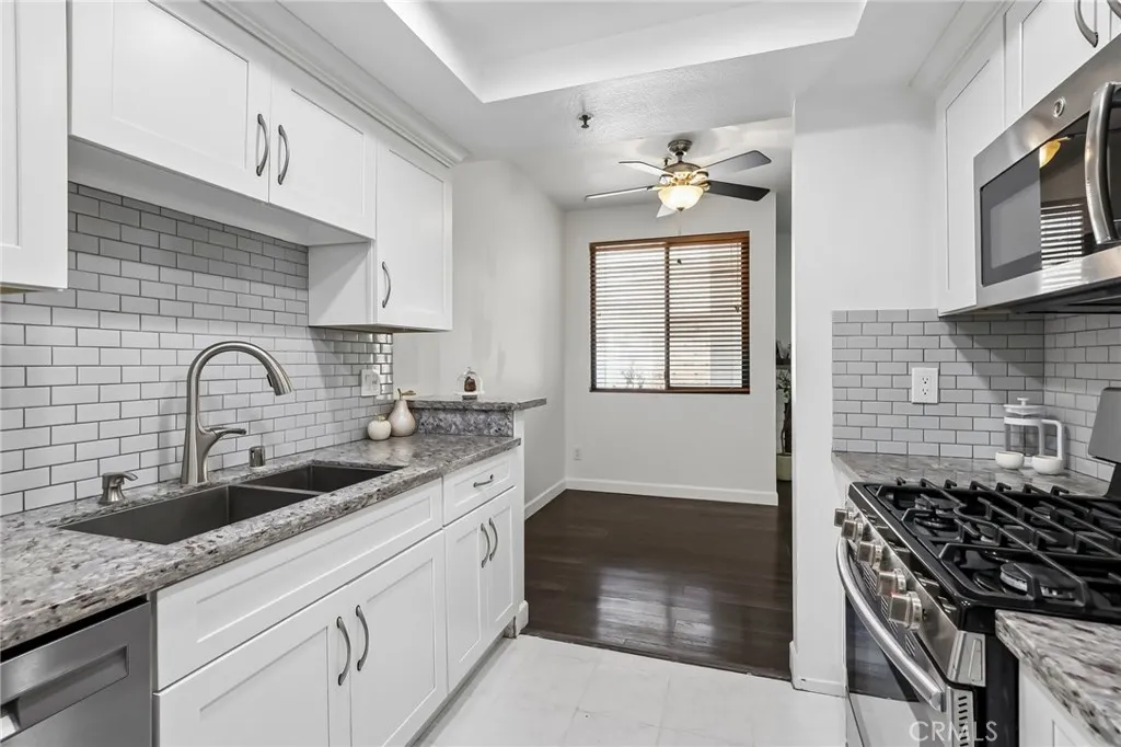 Kitchen 17722 Sergio Cir, # 102 Huntington Beach, CA 92647