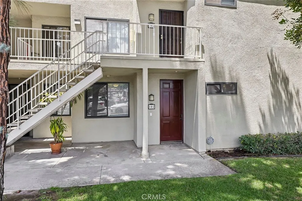 Front Of 17722 Sergio Cir, # 102 Huntington Beach, CA 92647