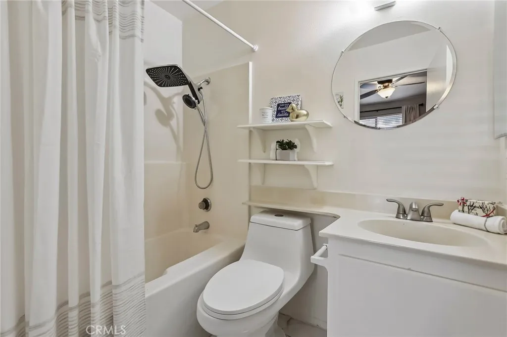 2nd Bedroom En Suite Bathroom.