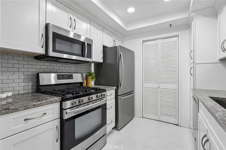 Kitchen 17722 Sergio Cir, # 102 Huntington Beach, CA 92647