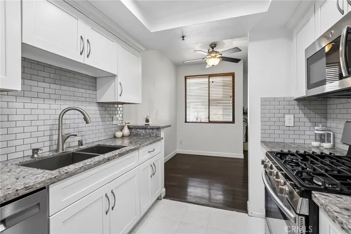 Kitchen 17722 Sergio Cir, # 102 Huntington Beach, CA 92647