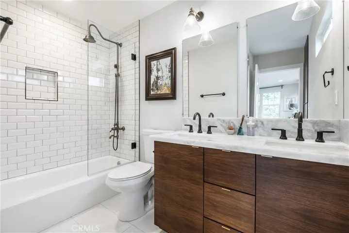 4039 Clayton Avenue, Los Angeles, California 90027