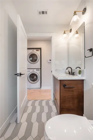 4039 Clayton Avenue, Los Angeles, California 90027