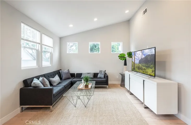 4039 Clayton Avenue, Los Angeles, California 90027
