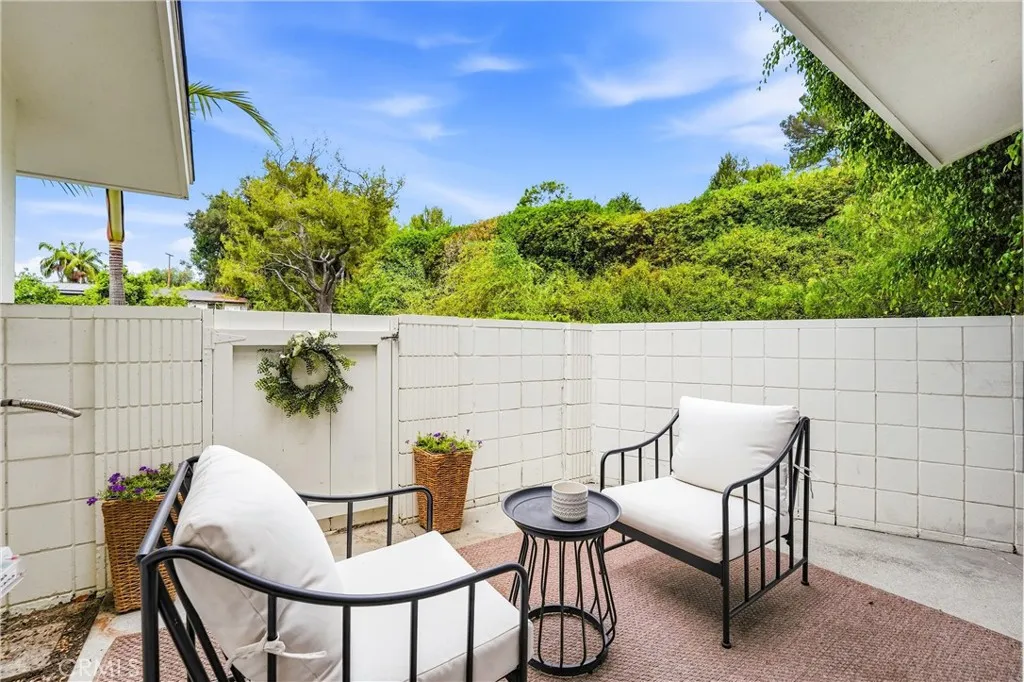 private sitting area outside mother in law bedroom
