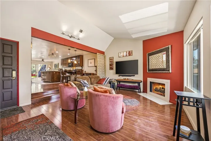 6975 Camino Amero, San Diego, California 92111