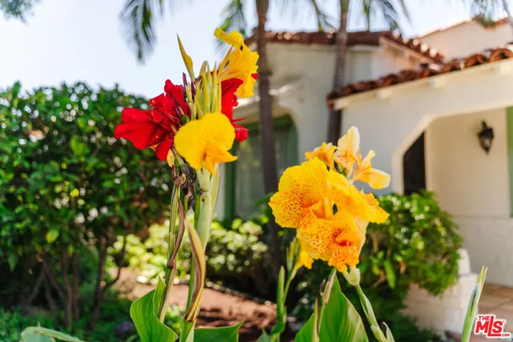 2735 Clyde Avenue, Los Angeles, California 90016