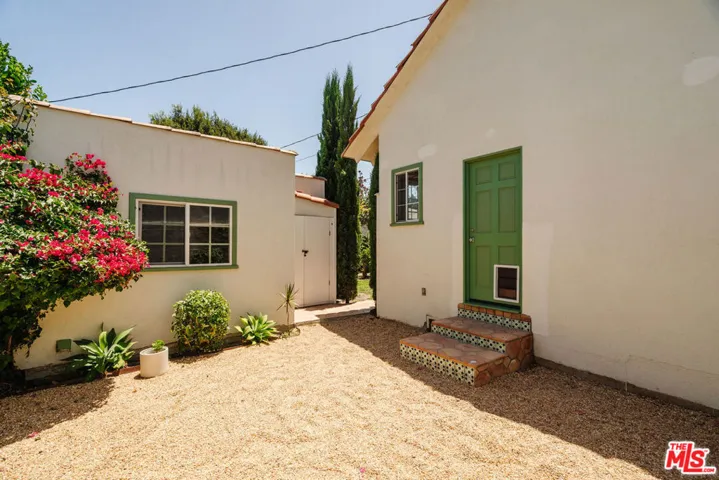 2735 Clyde Avenue, Los Angeles, California 90016