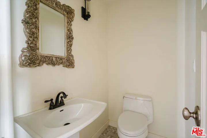 2735 Clyde Avenue, Los Angeles, California 90016
