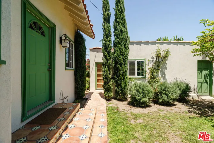 2735 Clyde Avenue, Los Angeles, California 90016