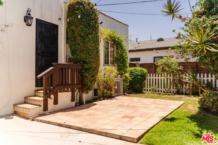2735 Clyde Avenue, Los Angeles, California 90016