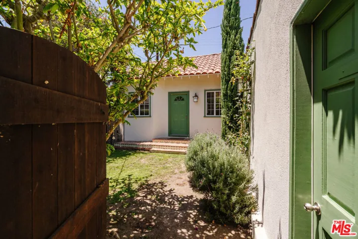 2735 Clyde Avenue, Los Angeles, California 90016