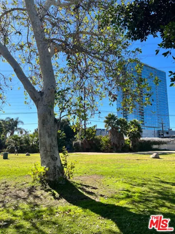 2735 Clyde Avenue, Los Angeles, California 90016