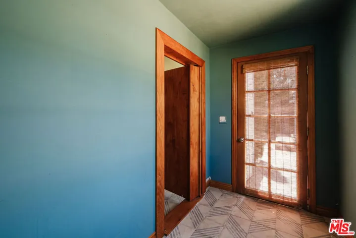 2735 Clyde Avenue, Los Angeles, California 90016