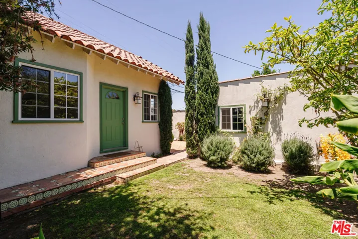 2735 Clyde Avenue, Los Angeles, California 90016