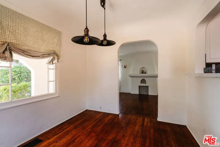 2735 Clyde Avenue, Los Angeles, California 90016