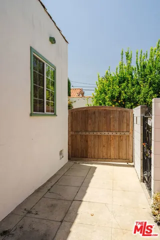 2735 Clyde Avenue, Los Angeles, California 90016