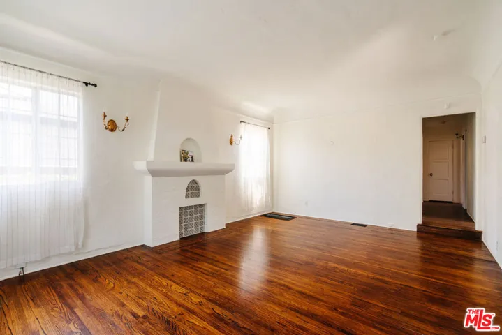 2735 Clyde Avenue, Los Angeles, California 90016