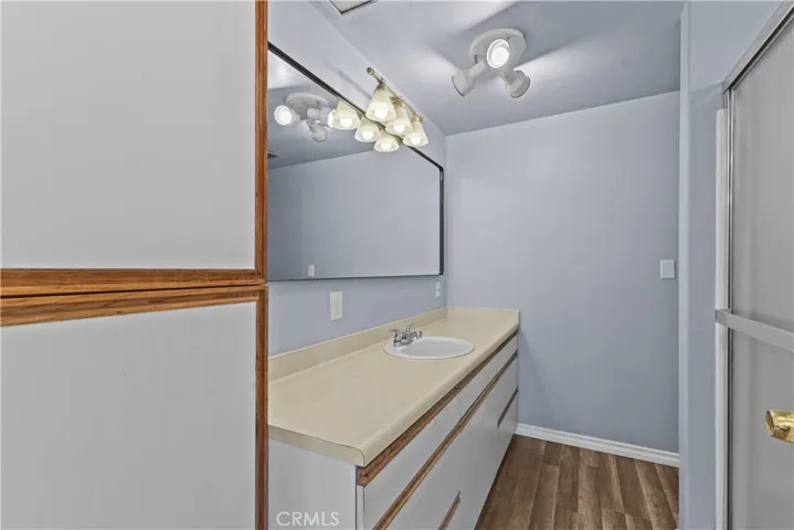 full bath in bedroom 2