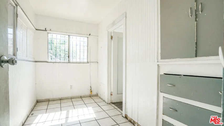 1111 W 47th Street, Los Angeles, California 90037
