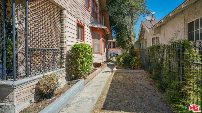 1111 W 47th Street, Los Angeles, California 90037