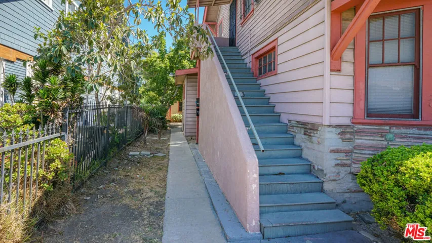 1111 W 47th Street, Los Angeles, California 90037