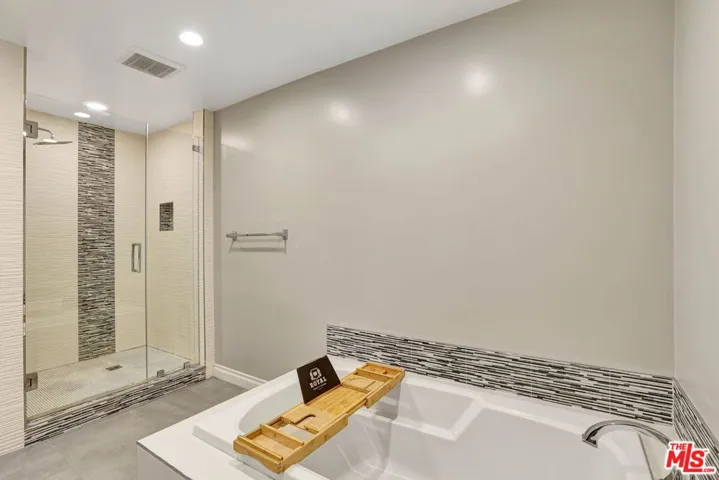 1260 S Beverly Glen Boulevard 304, Los Angeles, California 90024