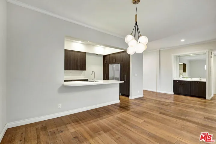 1260 S Beverly Glen Boulevard 304, Los Angeles, California 90024