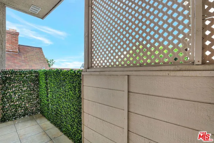 1260 S Beverly Glen Boulevard 304, Los Angeles, California 90024